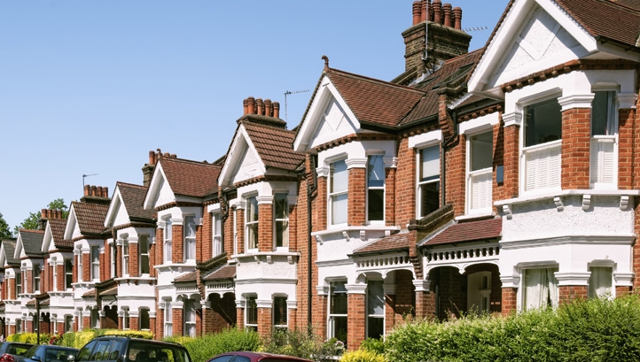 The report criticises the withdrawal of key low-carbon policy frameworks, notably the zero carbon homes scheme